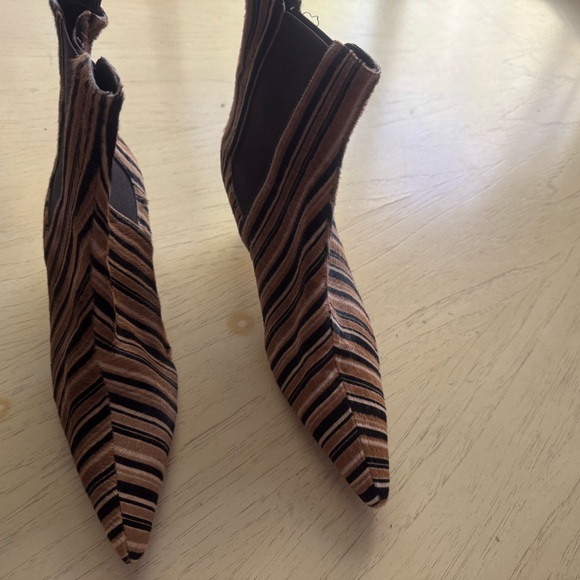 Lumbertson Truex - Italy
Ponyhair Print - Picture 2 of 8